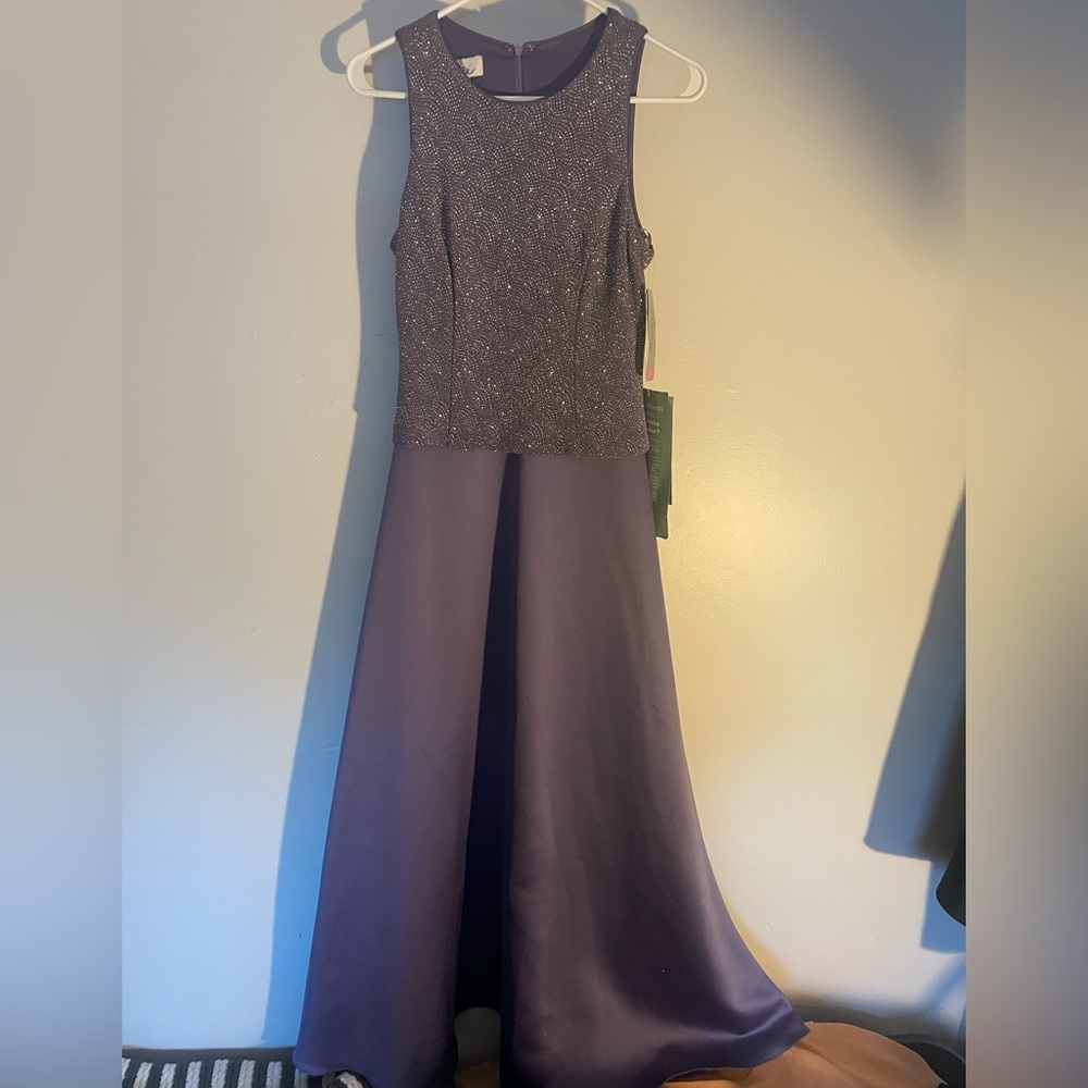 Beautiful Patra sleeveless purple gown NWT 8